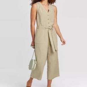 Women’s sleeveless jumpsuit